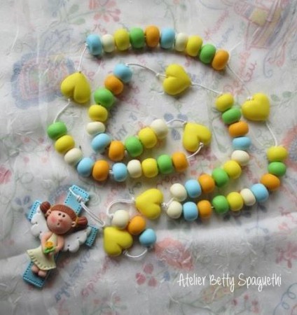 Terço 53cm artesanal de pendurar com anjo personalizado